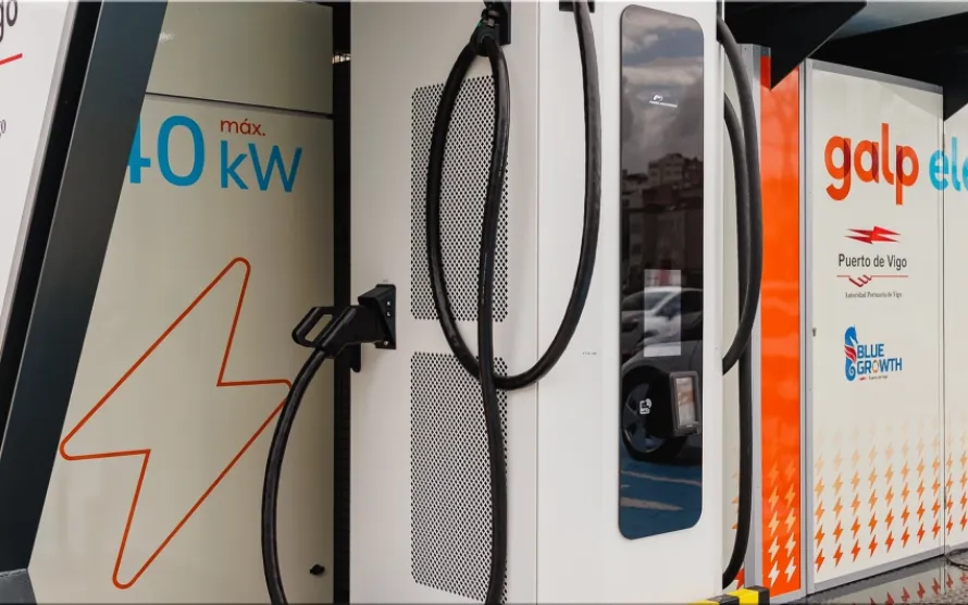 Nissan Repurposes Used LEAF Batteries